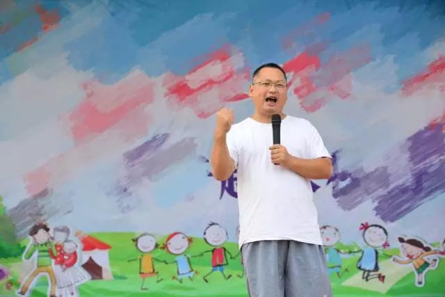 廣東博皓公司總經(jīng)理、鷹之家班主任尹總，為我們本次運(yùn)動(dòng)會(huì)致開幕詞